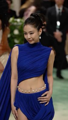 Instagram post by @celebcorre