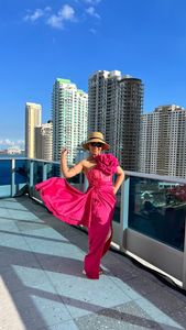 Instagram post by @sunrise_fashionista