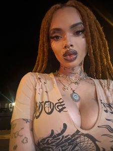 Instagram post by @aurorasarose