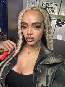 Instagram post by @aurorasarose