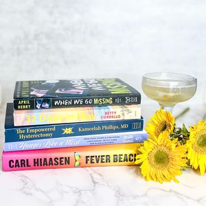 Instagram post by @bookshelvesandbubbly