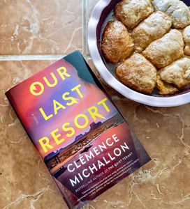 Instagram post by @bookshelvesandbubbly