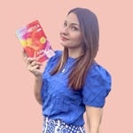 @bookshelvesandbubbly Instagram Profile