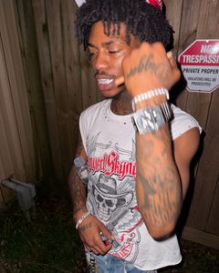 Instagram post by @lirye26