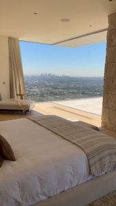 Instagram post by @glashaus.realestate