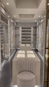 Instagram post by @glashaus.realestate