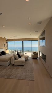 Instagram post by @glashaus.realestate