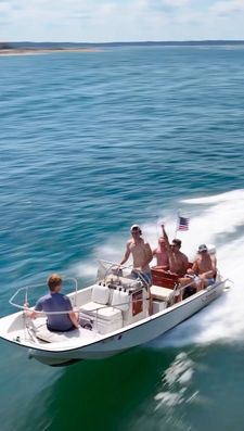 Instagram post by @merrimackriverboats