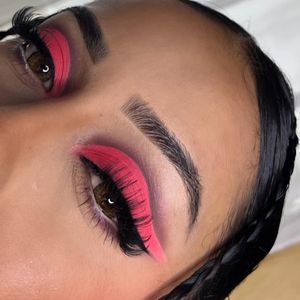 Instagram post by @alejandrammakeup