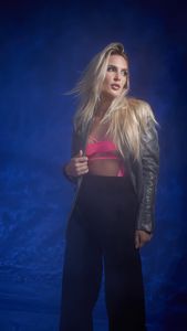 Instagram post by @phlportraitjunkie