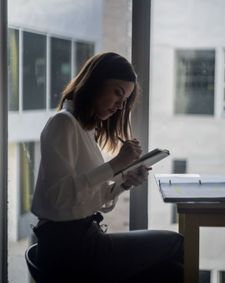 Instagram post by @mollyburnett