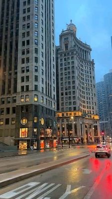 Instagram post by @visit.chicago7