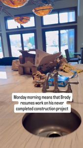 Instagram post by @the_parrot_lady