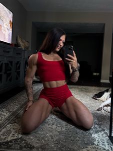 Instagram post by @jen_erhardt_ifbbpro