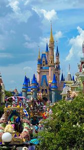 Instagram post by @adultsindisney