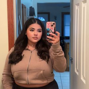 Instagram post by @roxyybrat