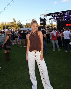 Instagram post by @darbyyyb