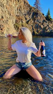 Instagram post by @hannah_decanted