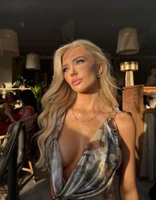 Instagram post by @elyciaellen