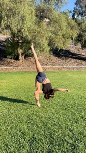 Instagram post by @llaurenflips