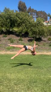 Instagram post by @llaurenflips