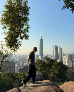 Instagram post by @elliotchoy