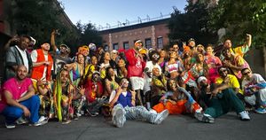 Instagram post by @callherhelen