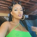 @callherhelen Instagram Profile