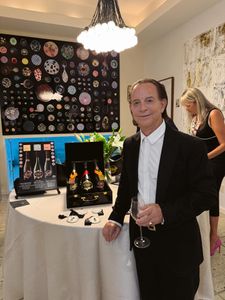 Instagram post by @lestermarksartcollection