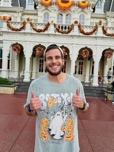 Instagram post by @thethemeparkdad