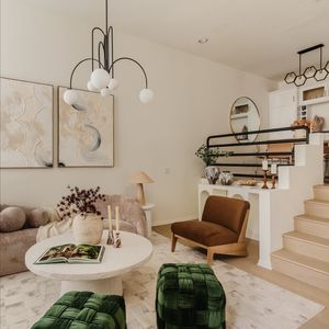 Instagram post by @alexiaumansky