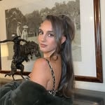 @alexiaumansky Instagram Profile