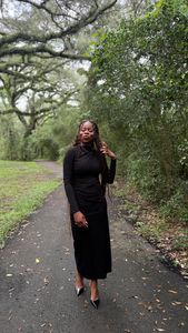 Instagram post by @hellomanouchka