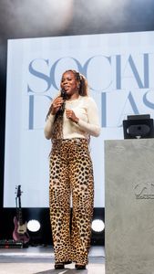 Instagram post by @hellomanouchka