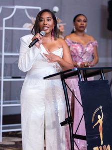 Instagram post by @shardaeorr