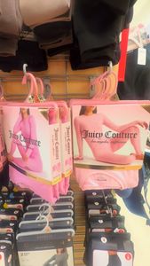 Instagram post by @fanyamour