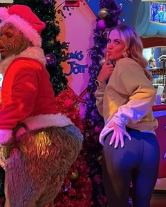 Instagram post by @theuniversalgrinch